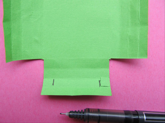 Take the measuring square and place it at the outer edges of the second row from the bottom and mark the inner edges with a pen.

Repeat on the top of the paper. Do not mark the sides of the paper.