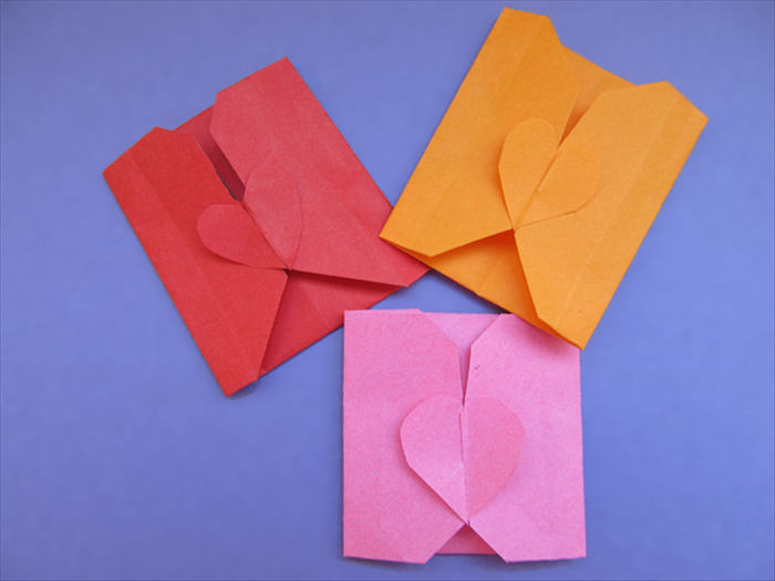 Materials:
1 square piece of paper
Scissors
