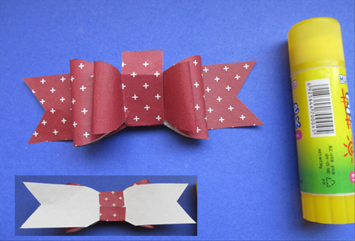 Place the small strip in the center and fold the ends over to the back.
Glue the ends at the back.

