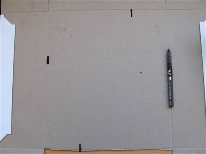 Take a large piece of cardboard. – Here a large shoe box for boots was used.

Makes 3 marks:
About 1/3 of the way to the right at the top
1/3 of the way from the left of the bottom
about ¼ of the way from the top left – ¼ of the way down

