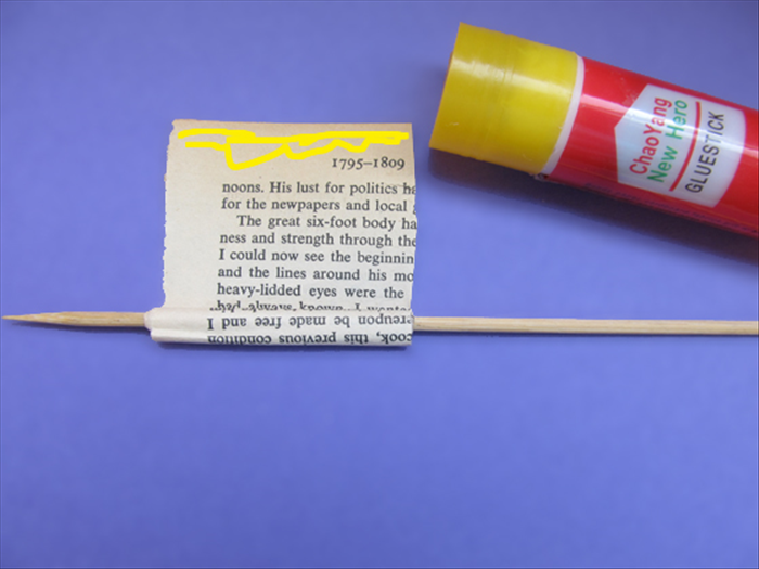 <p> Cut 5 strips of paper 2 inches wide. Use a color that matches the cardboard such as a paper bag or old book page.</p> 
<p> Roll the paper on the skewer and glue the end closed.</p> 
<p>  </p>
