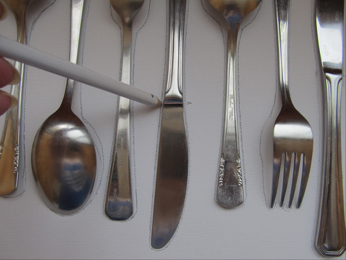 Lightly outline the silverware with a pencil.
Make a mark where the knife handle begins
