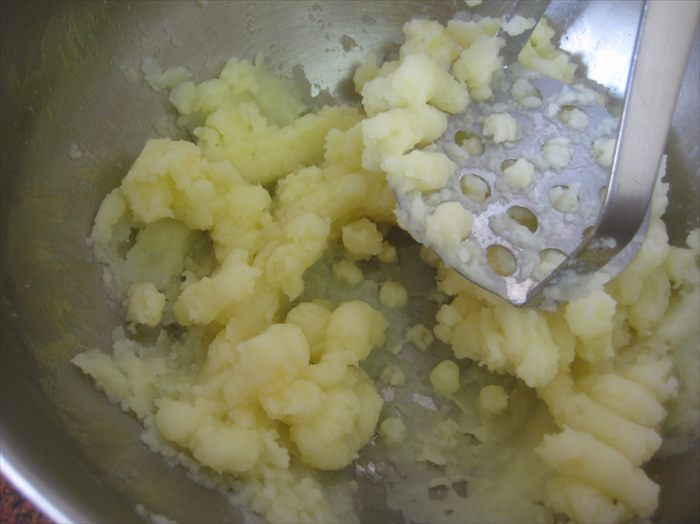 Mash the potatoes with a potato masher or in the blender
