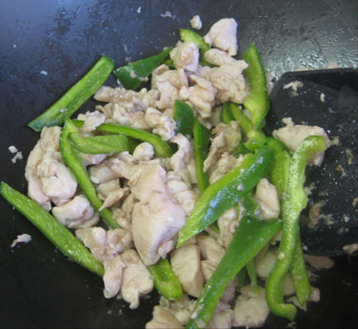 Add the garlic and stir fry another min

Add the green pepper strips and ½ teaspoon vinegar
Stir fry another minute

