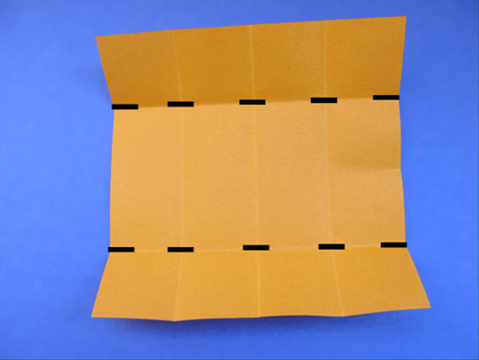 <p> Fold the sides to the pinch mark</p> 
<p>  </p>