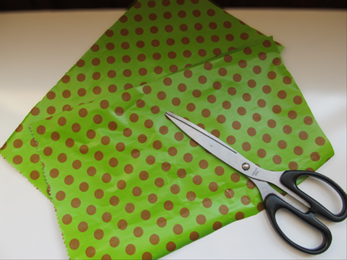 Cut the paper into equal sizes. 
The thin wrapping paper used in this guide was 7” X 12”.
Different paper thickness and sizes will result in different effects. 
