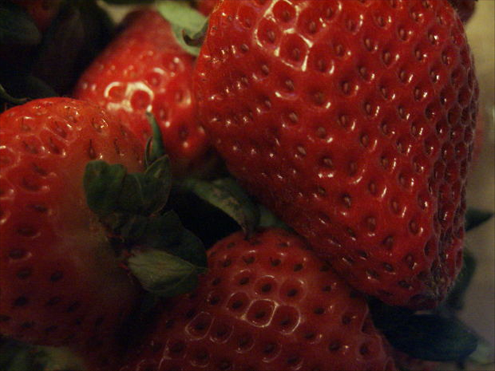 Ingredients:
about 15 strawberries
1/2 cup sugar
1 egg white
1 teaspoon lemon juice or 1/8 teaspoon vanilla extract

