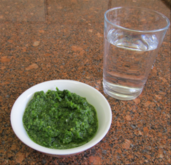 Ingredients:

1 large bunch cleaned coriander
8 -10 hot green peppers with the stems cut off
6 cloves of garlic crushed
½ teaspoon cumin powder
½ teaspoon salt
2 tablespoons oil
