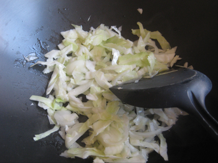 Stirfry in 2 tablespoons oil  the cabbage and celery 2 minutes

 if you are using onion instead of celery than stirfry only 1 min

