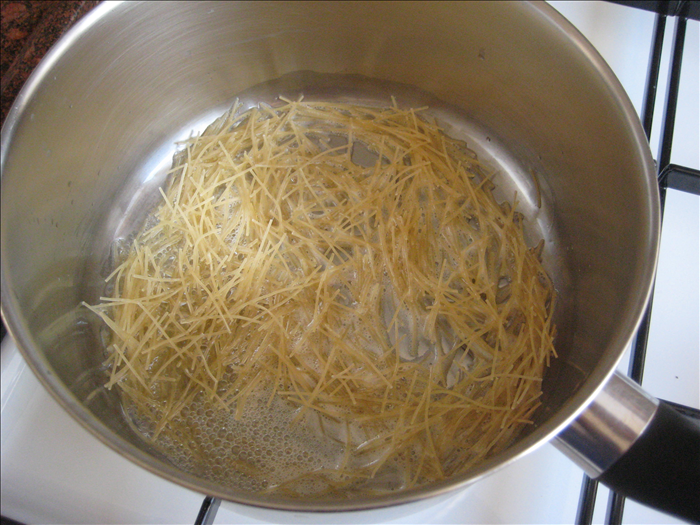 Add the noodles and fry them until golden brown. Pay attention , stir them and do not let them burn