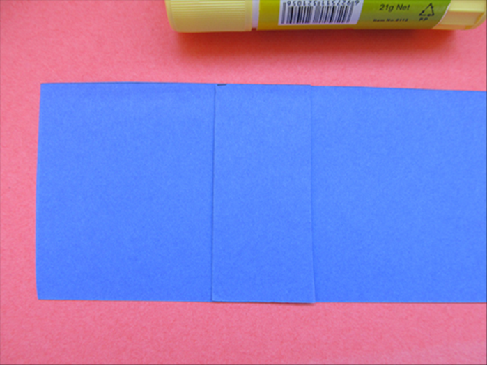 Glue the cut paper to the paper strip. Make sure it is aligned at the top and bottom.
