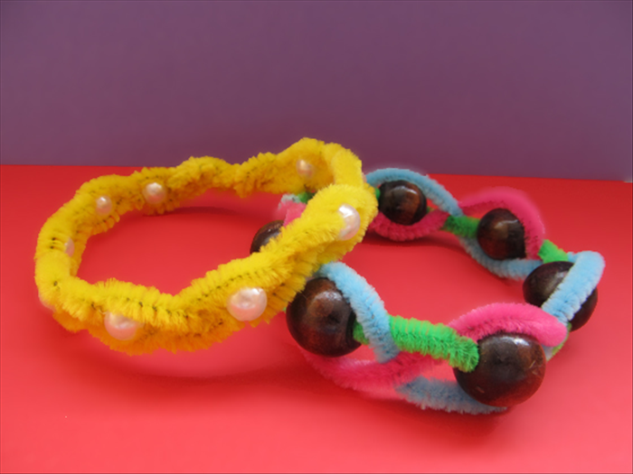 Your pipe cleaner bracelet is finished!

Have fun experimenting with different colors and different size beads!

